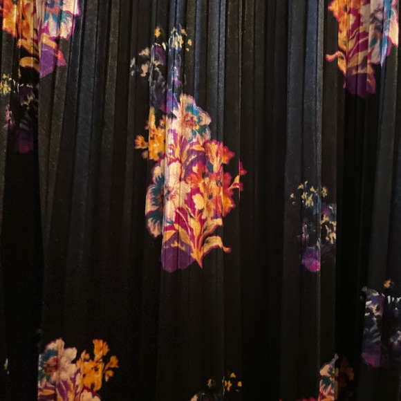 Anthropologie Maeve Black Floral Velvet Pleated Midi Skirt Size Large - Picture 4 of 11